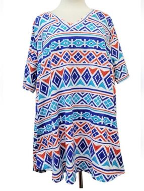New Curvy Lovey Aztec Print Vneck Top